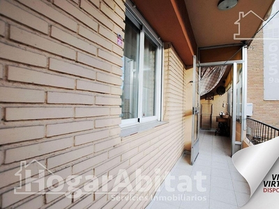 Piso en venta en Oliva pueblo de 3 habitaciones con terraza y balcón