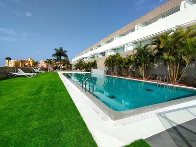 Venta de ático en Costa Adeje de 3 habitaciones con terraza y piscina