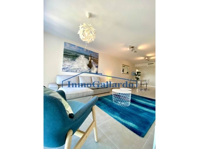 Venta de piso con piscina y terraza en Urbanización Santa Rosa-Generación del 27 (Torrox)