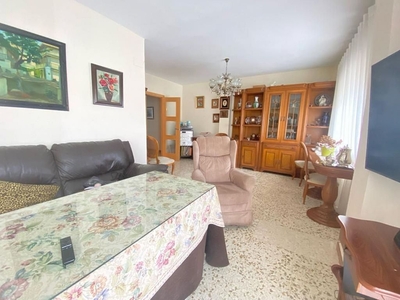 Venta de piso en Centro - Huelva de 3 habitaciones con terraza y balcón