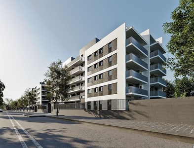 Venta de piso nuevo en calle Enginyer Antoni Llobet de 3 habitaciones con piscina y jardín