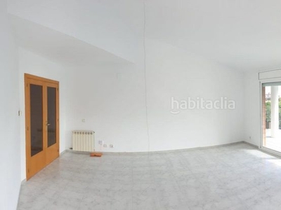 Alquiler ático de 85 m², 3 hab.,2 baños, terraza 30 m², parquing y trastero incluidos en Vilassar de Mar