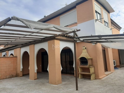 Alquiler casa pareada con 3 habitaciones con parking y aire acondicionado en Umbrete