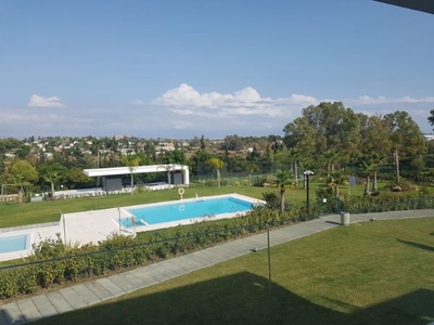 Alquiler de piso con piscina en Estepona