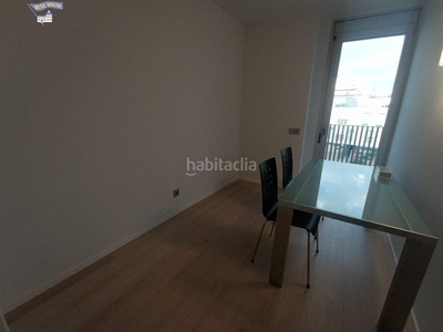 Alquiler piso alquiler piso de 3 hab, 2 baños, parking/trastero y zona comunitaria con piscina en gracia- en Sabadell