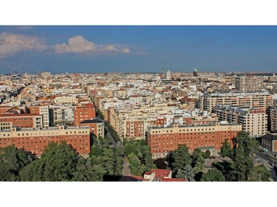 Alquiler piso amueblado con ascensor en Trafalgar Madrid