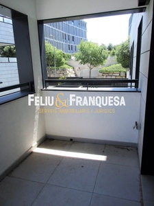 Alquiler piso con 2 habitaciones con ascensor, parking, piscina, calefacción y aire acondicionado en Sant Cugat del Vallès