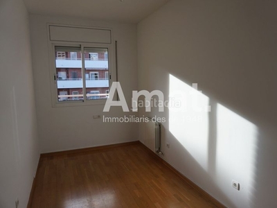 Alquiler piso con 4 habitaciones con ascensor, parking, calefacción y aire acondicionado en Sant Feliu de Llobregat