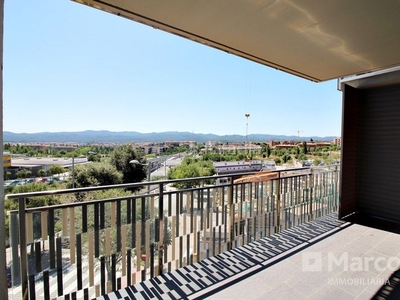 Alquiler piso con ascensor, parking, piscina, calefacción y aire acondicionado en Sant Cugat del Vallès