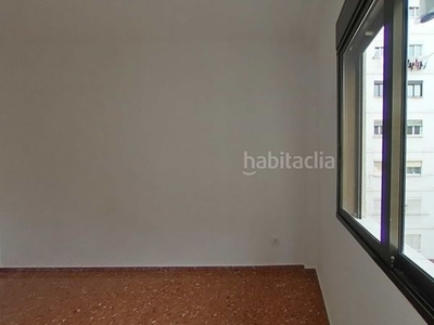 Alquiler piso cuarto con 3 habitaciones en Torrefiel Valencia