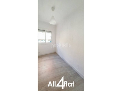 Alquiler piso de 56m² en Hostafrancs. dispone de 2 habitaciones, 1 baño completo, 1 cocina equipada. en Barcelona