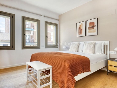 Alquiler piso en carrer de bonavista 30 descubre lo mejor , con este apartamento de tres dormitorios en Vila de Gràcia. es muy fácil llegar y empezar a vivir en este esmeradamente apartamento amueblado de blueground con su cocina totalmente equipada en Barcelona