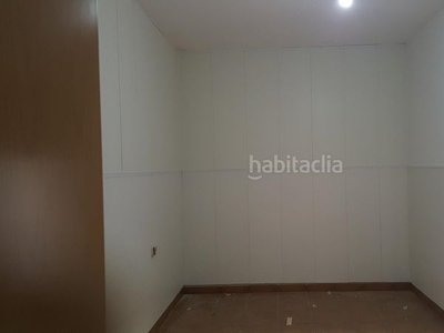 Alquiler planta baja bajos de 2 habitaciones con patio en casco antiguo zona peatonal en Sant Boi de Llobregat