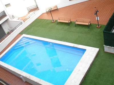 Apartamento atico con terraza, piscina y plaza de garaje en Ampolla (L´)