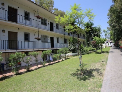Apartamento con 2 habitaciones con parking, piscina, calefacción y aire acondicionado en Marbella