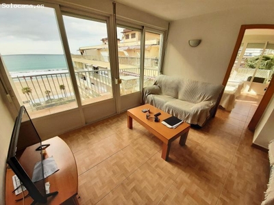 Apartamento con 3 dormitorios y 2 baños en primera linea de playa Levante
