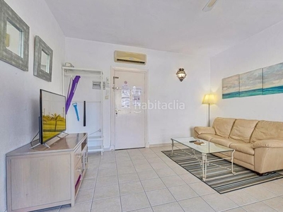 Apartamento con 3 habitaciones con parking, aire acondicionado y vistas al mar en Fuengirola