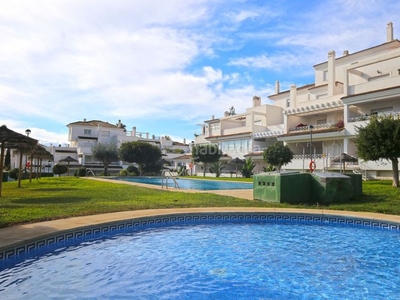 Apartamento precioso apartamento de un dormitorio con orientación sureste en la comunidad cerrada de Río Real en Marbella