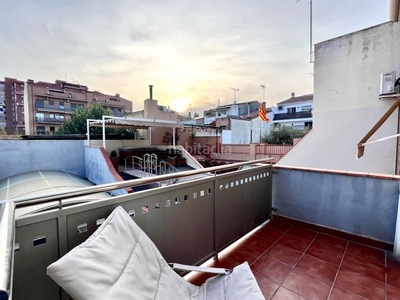 Casa chalet adosado 308m2 con piscina privativa, garaje y terrazas (5 dormitorios + 4 baños) en Sabadell