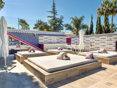 Casa con 8 habitaciones amueblada con parking, piscina, aire acondicionado, jardín y vistas al mar en Marbella