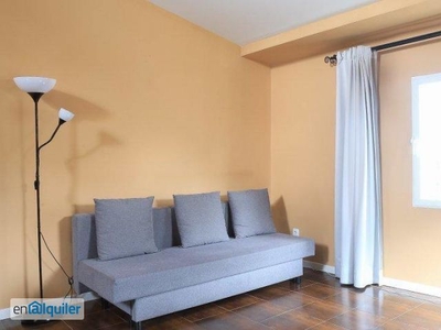 Elegante apartamento de 1 dormitorio con aire acondicionado en alquiler en Madrid Centro, cerca de la Puerta del Sol
