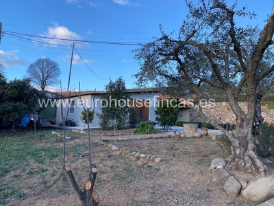 Masía con 4 habitaciones con piscina, calefacción, aire acondicionado y vistas a la montaña en Santa Eulàlia de Ronçana