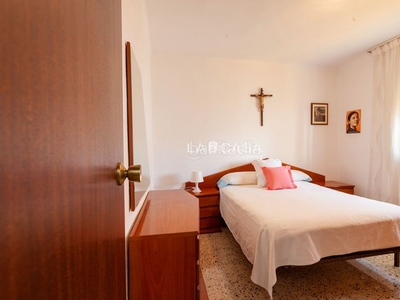 Piso con 3 habitaciones amueblado con aire acondicionado en Hospitalet de Llobregat (L´)