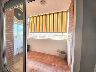 Piso con 3 habitaciones con ascensor, calefacción y aire acondicionado en Badalona