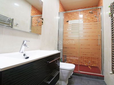 Piso con 3 habitaciones con ascensor y aire acondicionado en Esplugues de Llobregat