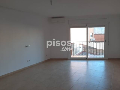 Piso en alquiler en Avinguda de Jaume I, cerca de Carrer de Roca i Roca en Antic Poble de Sant Pere por 750 €/mes