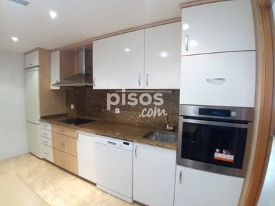 Piso en alquiler en Calle de Raimundo Lanas, 4 en Rochapea - Arrotxapea por 850 €/mes