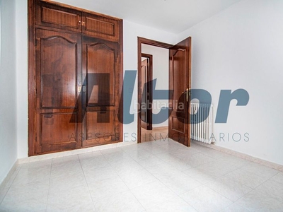 Piso en venta , con 89 m2, 3 habitaciones y 1 baños, trastero, ascensor y calefacción central gas oil. en Madrid