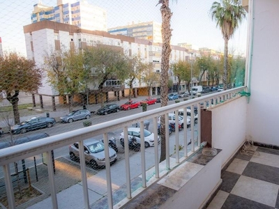 Piso en venta en Guadalquivir, Astilleros - La Paz - Loreto - El Corte Inglés