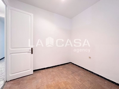 Piso la casa agency pone a tu disposición piso de 104 m2 , 93 m2 útiles, en carrer del carme, . en Barcelona