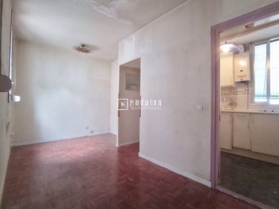 Piso se vende estupenda vivienda en la calle perez ayuso!! en Madrid