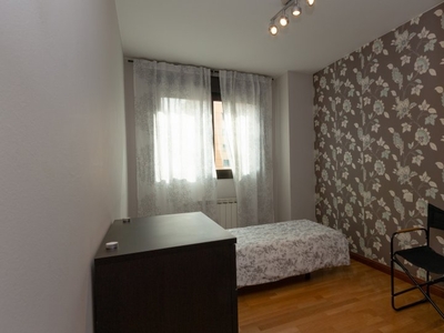 Se alquila habitación en apartamento de 3 dormitorios en Vicálvaro, Madrid