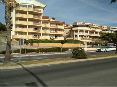 Se vende precioso piso con vistas laterales al mar , zona torrequebrada frente a playa de Torrevigí
