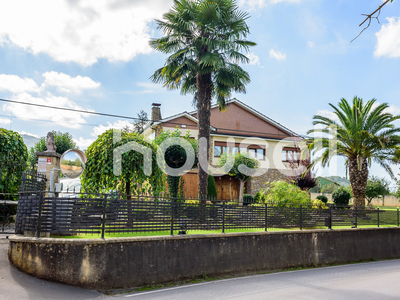Venta de casa con piscina y terraza en Parroquias de Oviedo