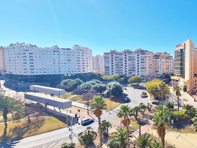 Venta de piso con piscina y terraza en Playa San Juan (Alicante), Miriam Blasco