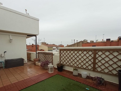 Alquiler de ático en calle Barbastro de 3 habitaciones con terraza y garaje