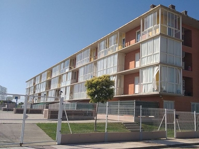 Alquiler de piso en avenida Madrid de 4 habitaciones con terraza y piscina