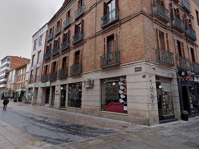 Alquiler de piso en Centro - Palencia de 2 habitaciones con garaje y ascensor