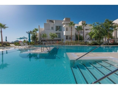 Apartamento de lujo de 2 dormitorios y 2 baños en exclusiva urbanización de Marbella