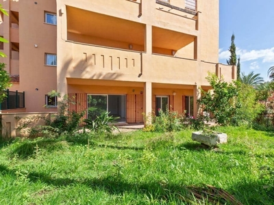 Apartamento en venta en Artola, Marbella, Málaga