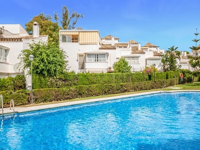 Apartamento en venta en Costabella, Marbella, Málaga