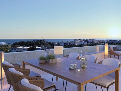 Apartamento en venta en Guadalobón, Estepona, Málaga