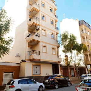 Apartamento en venta en Las Piscinas Naturales, Torrevieja, Alicante