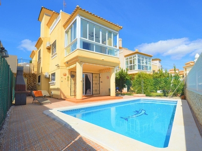 Chalet en venta en Villamartin, Orihuela, Alicante