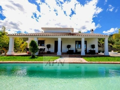 Impresionante casa unifamiliar con piscina