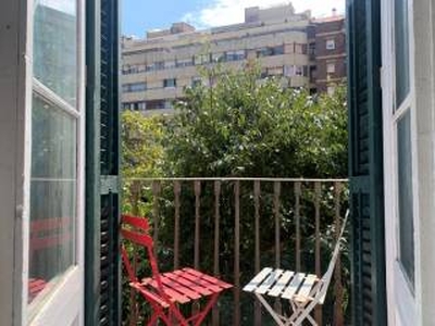 Piso de tres habitaciones primera planta, Sant Antoni, Barcelona